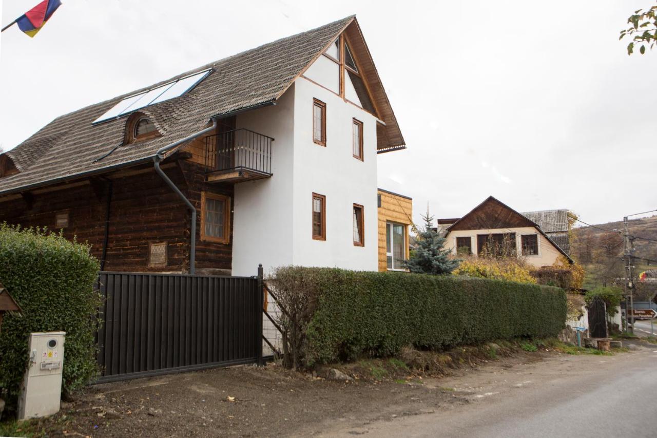 Hotel Casa Cu Magnolii Poienile Izei Exteriér fotografie