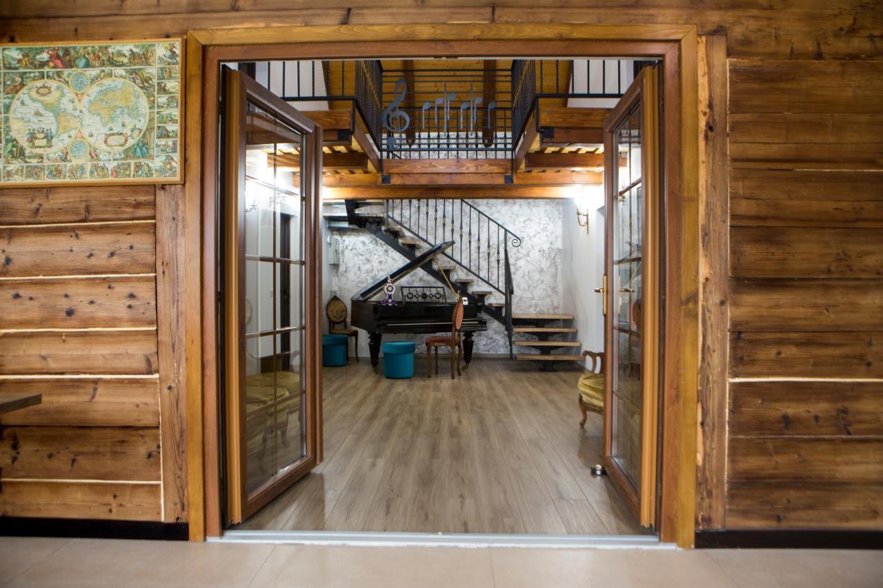 Hotel Casa Cu Magnolii Poienile Izei Exteriér fotografie