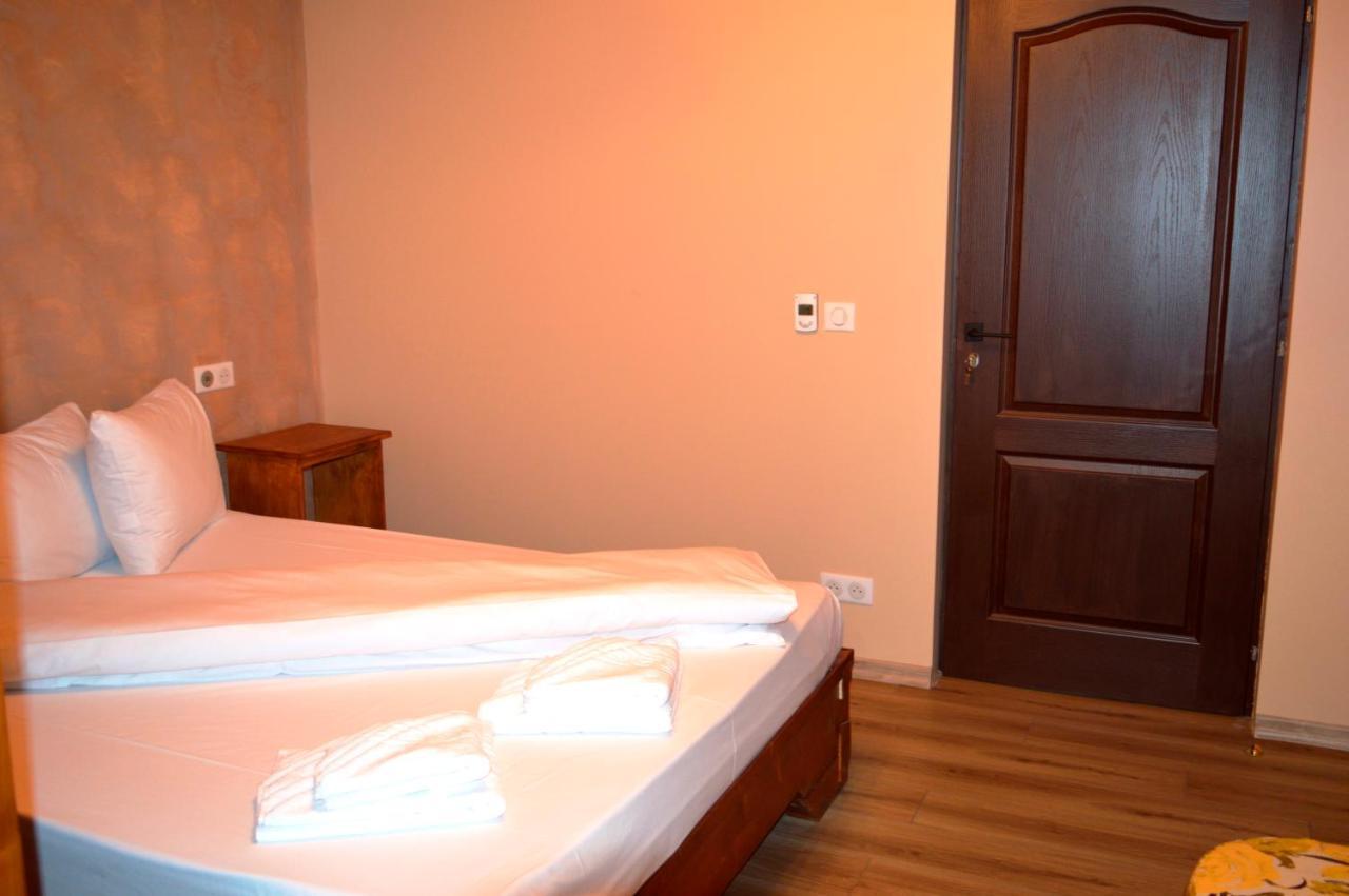 Hotel Casa Cu Magnolii Poienile Izei Exteriér fotografie