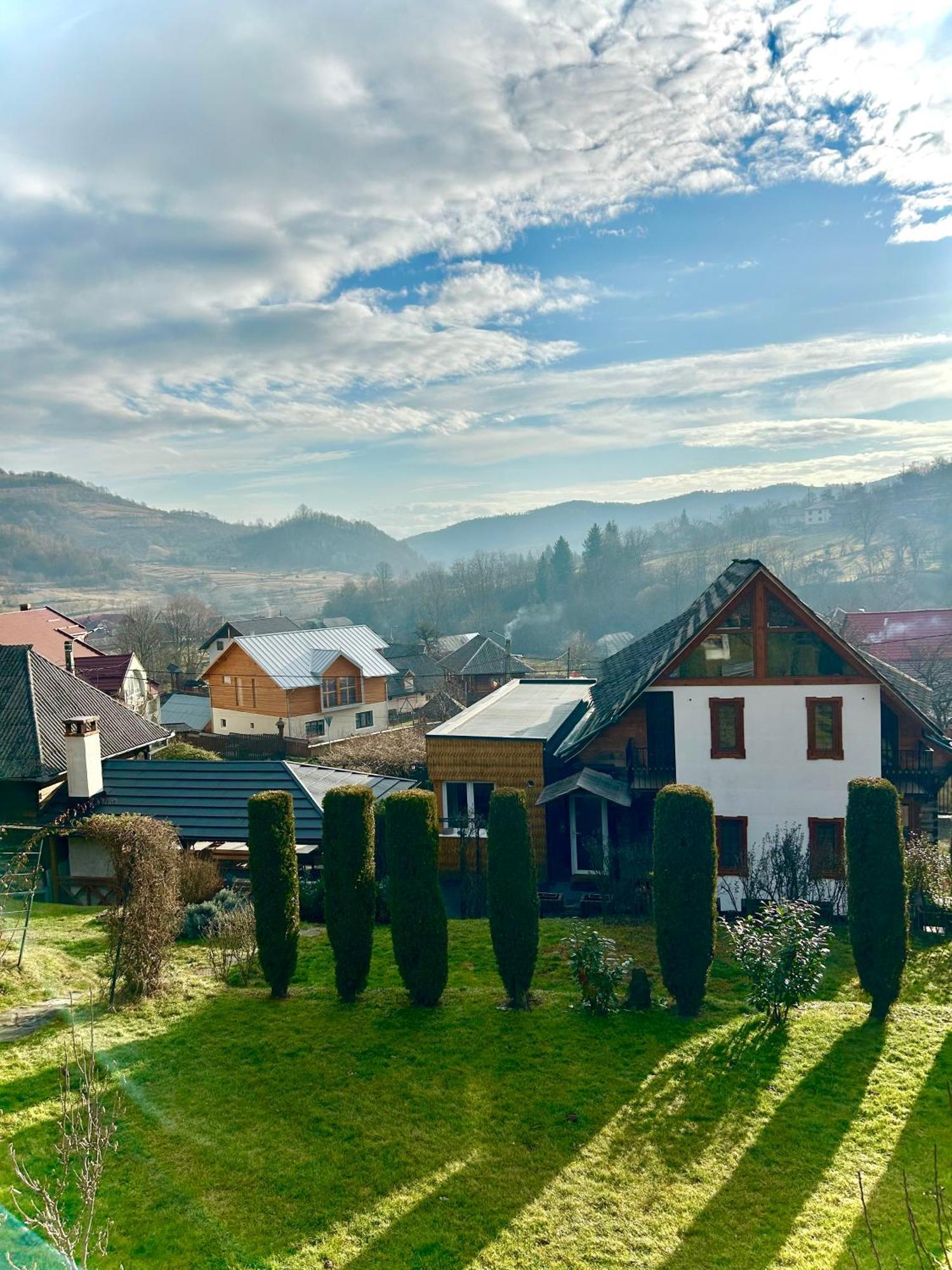 Hotel Casa Cu Magnolii Poienile Izei Exteriér fotografie